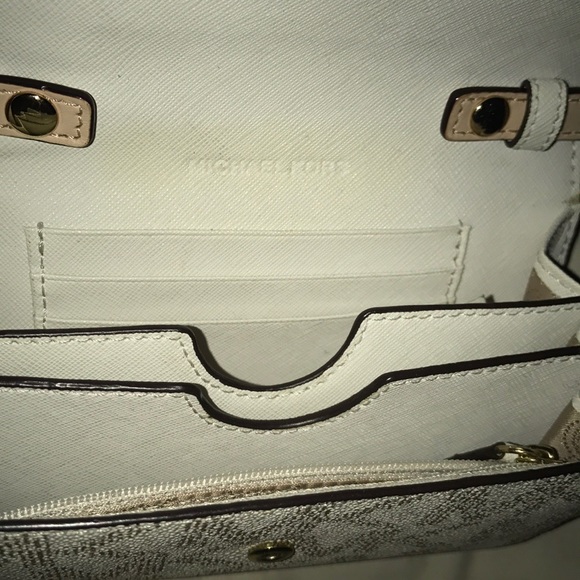 Micheal Kors Crossbody Bag - Picture 3 of 3